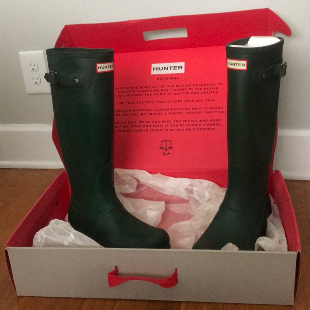 Hunter original tall  boots size 7 in green.